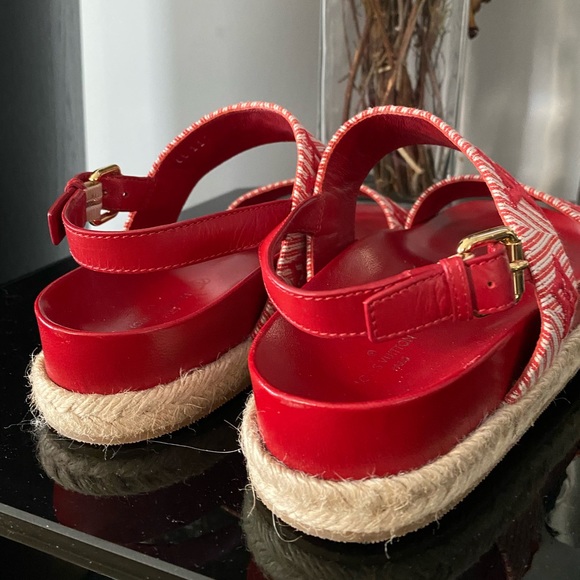 Authentic Sail Away Louis Vuitton Sandals - Picture 2 of 9